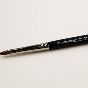 MAC COSMETICS 211 Pointed Liner BRUSH BRAND NEW IN SLEEVE